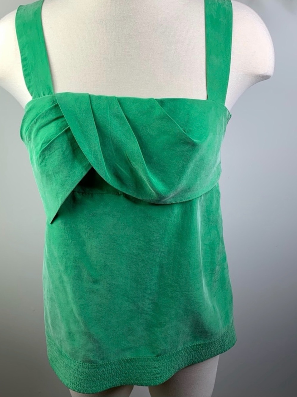 Diane Von Furstenberg Emerald Green Sleeveless Bow Front Top - Picture 3 of 13